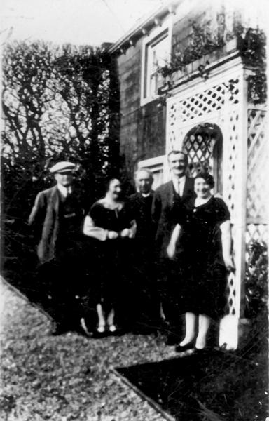 Unknown.JPG - Probably taken outside Townhead, Long Preston.  ( distinctive trellis porch) Mrs Edmondson lived there, The other lady is her sister Mrs Maggie Verity. The elderly man on the left could be her father, Mr Thomas Johnson, and the others her husband, James Edmondson and son Colin Edmondson.